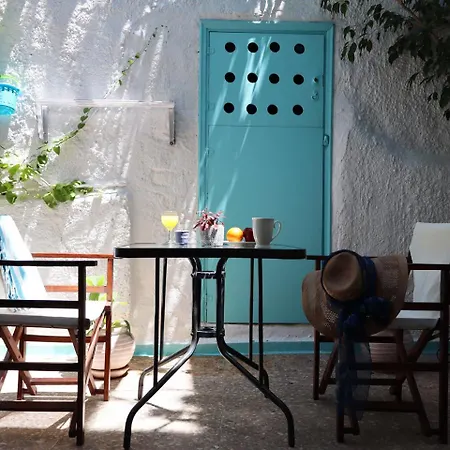 Tasoula Guest House 3*