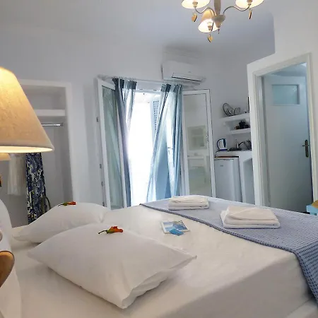 Tasoula 3* Adamantas (Milos)